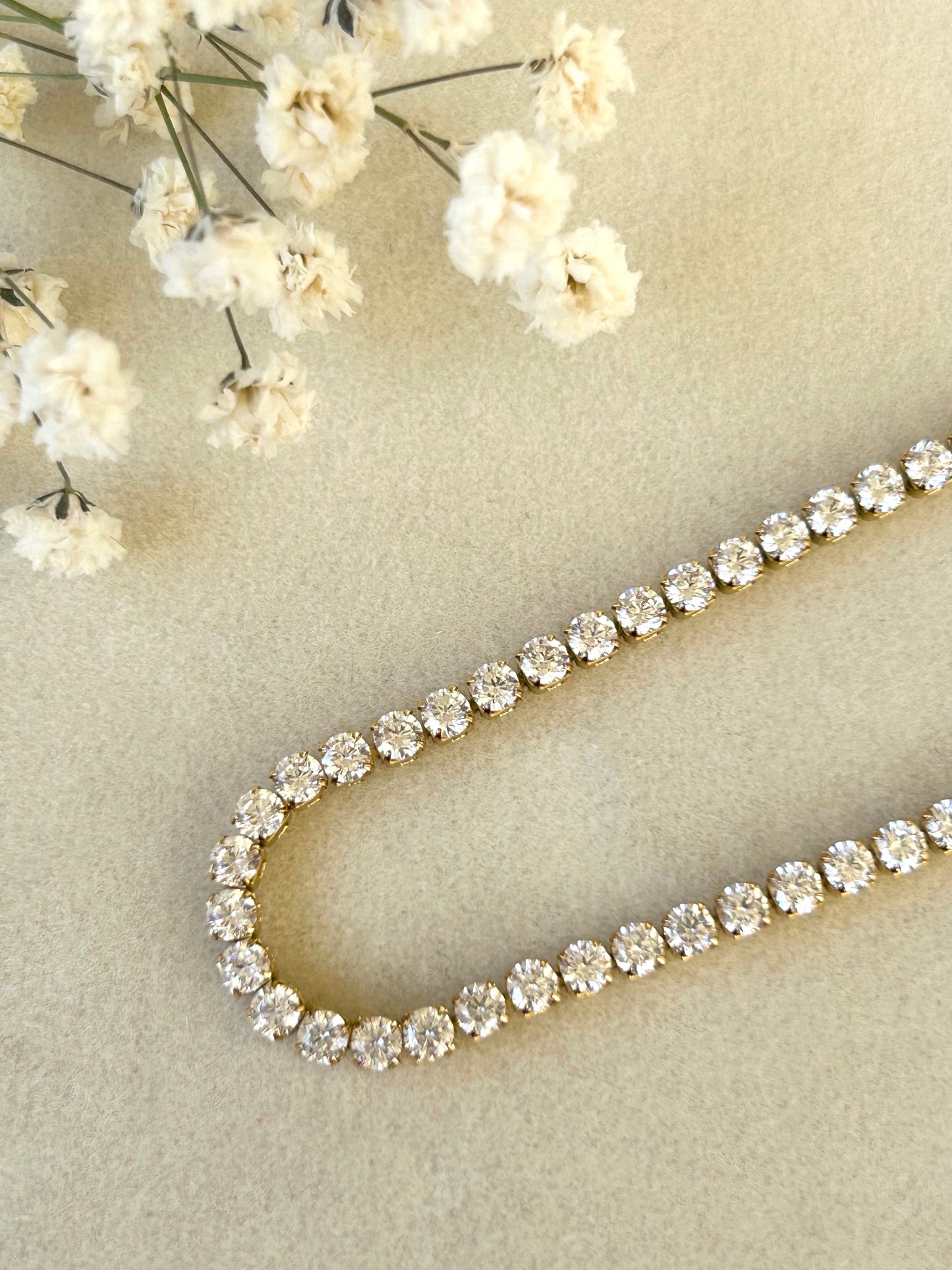 Thin tennis bracelet