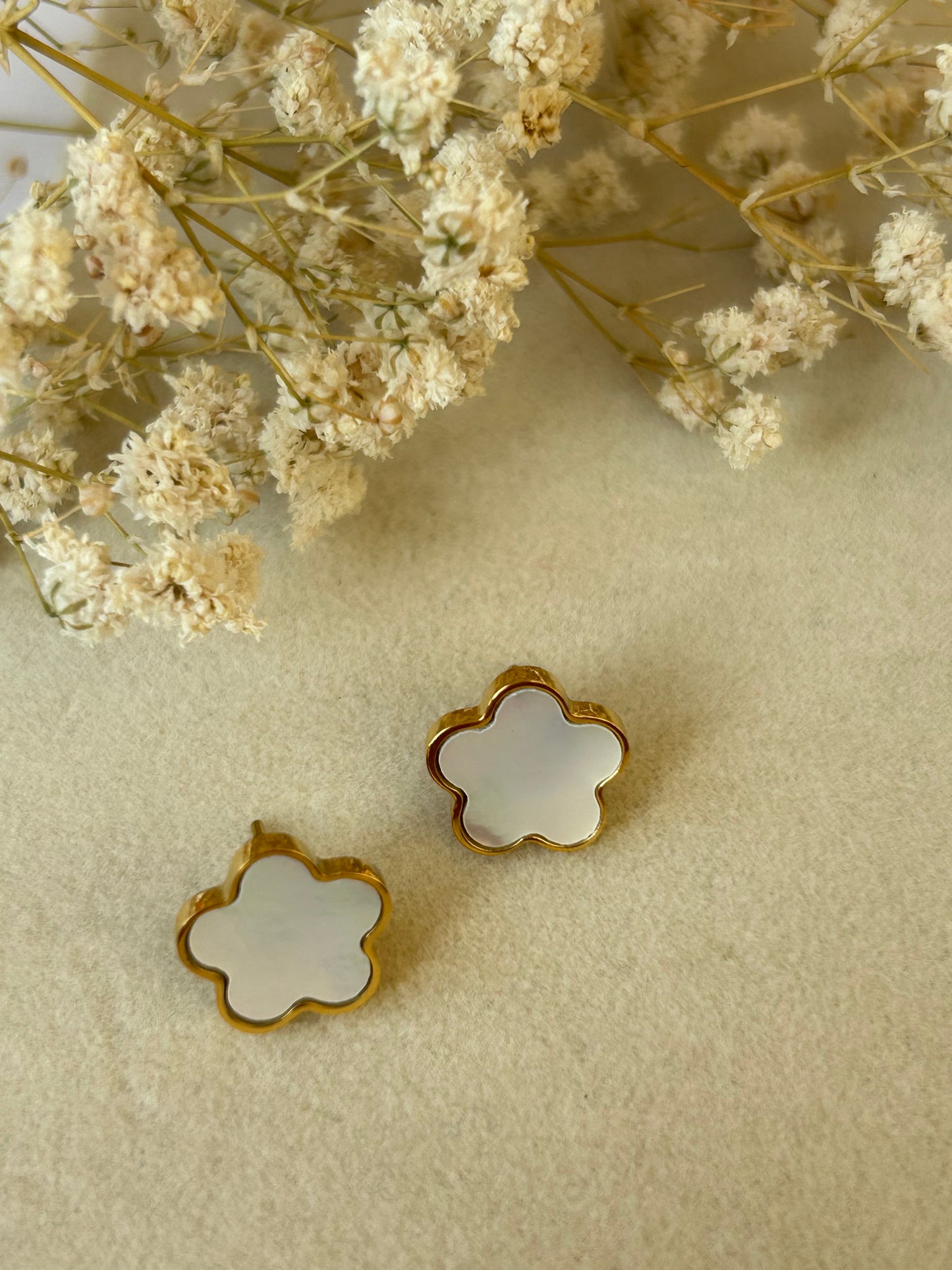 Tiny flower earrings
