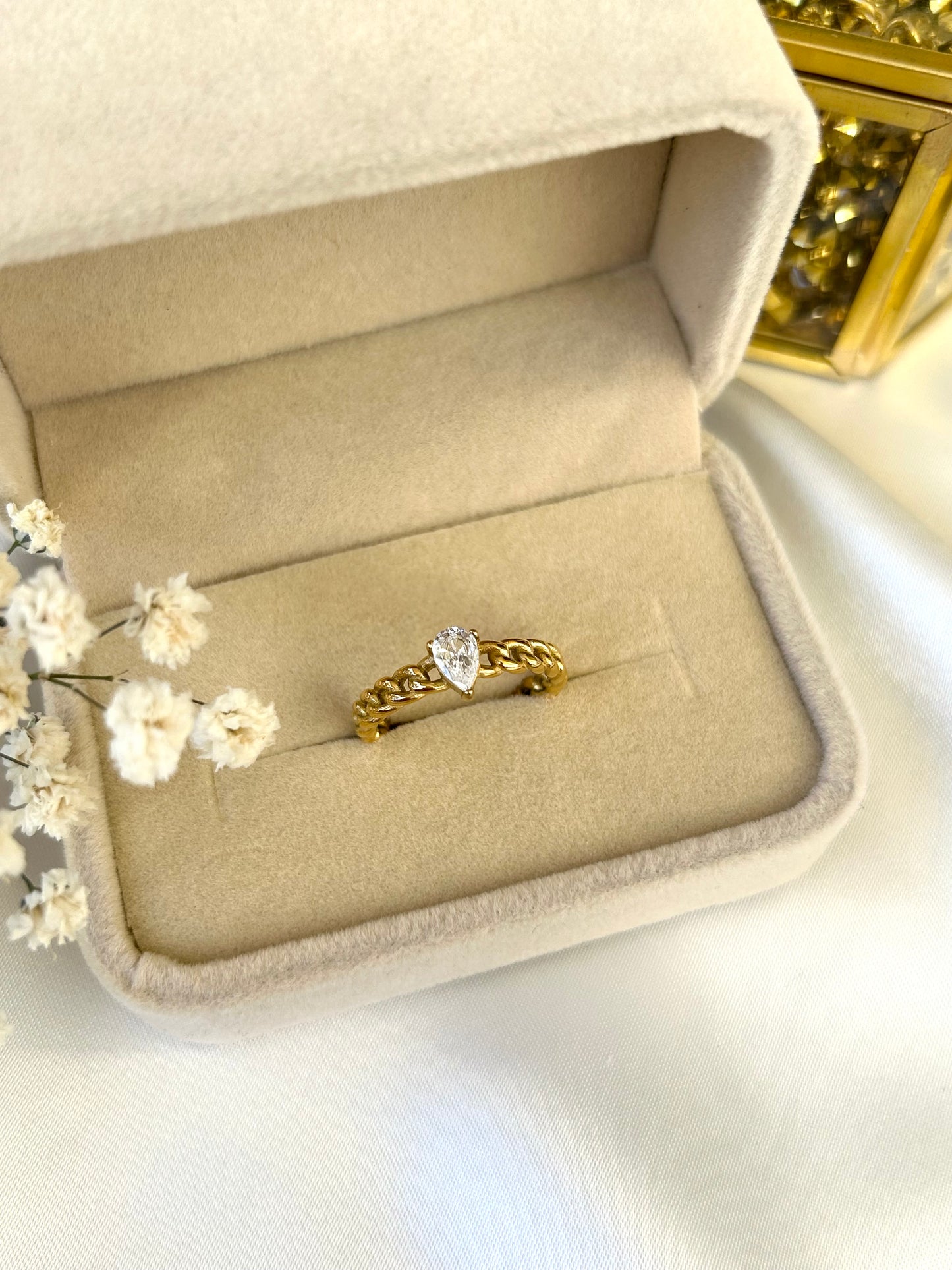 Minimalist elegance Ring