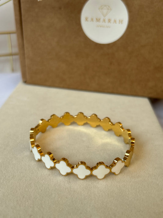 Four leaf bangle