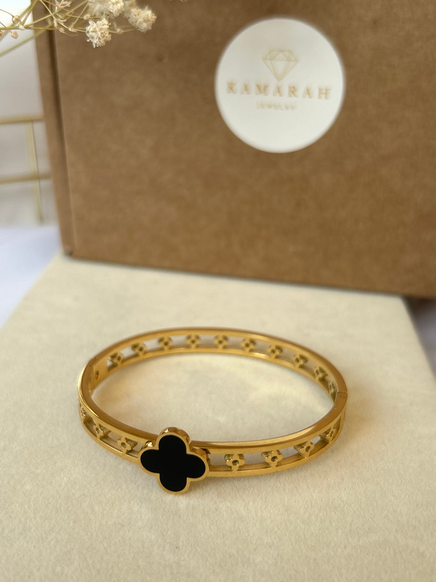 Clover bangle